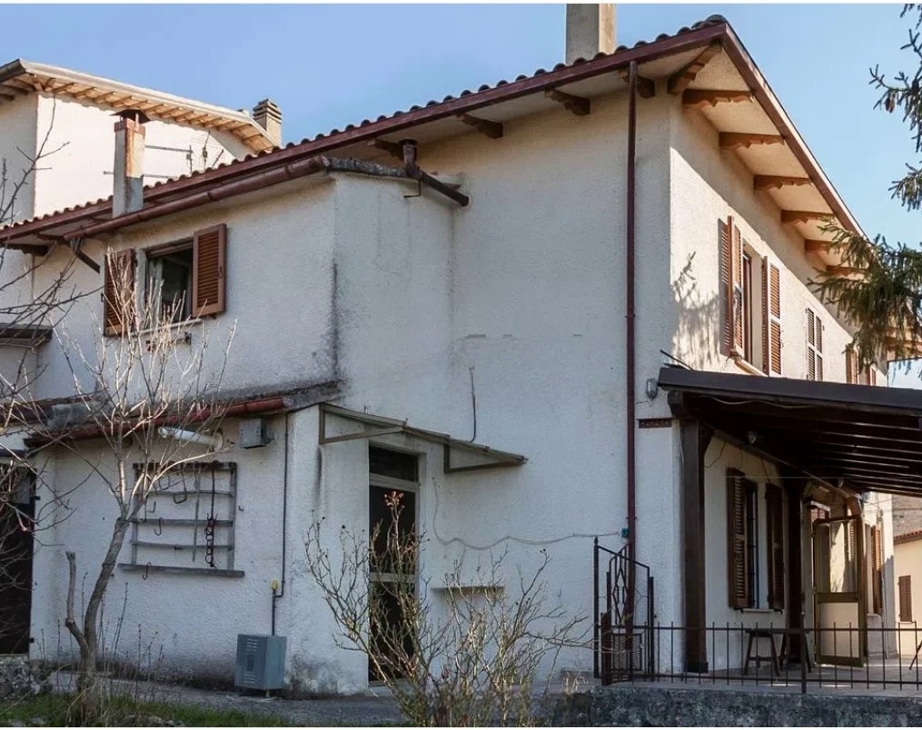 Casa indipendente con giardino in via nocera umbra, Nocera Umbra