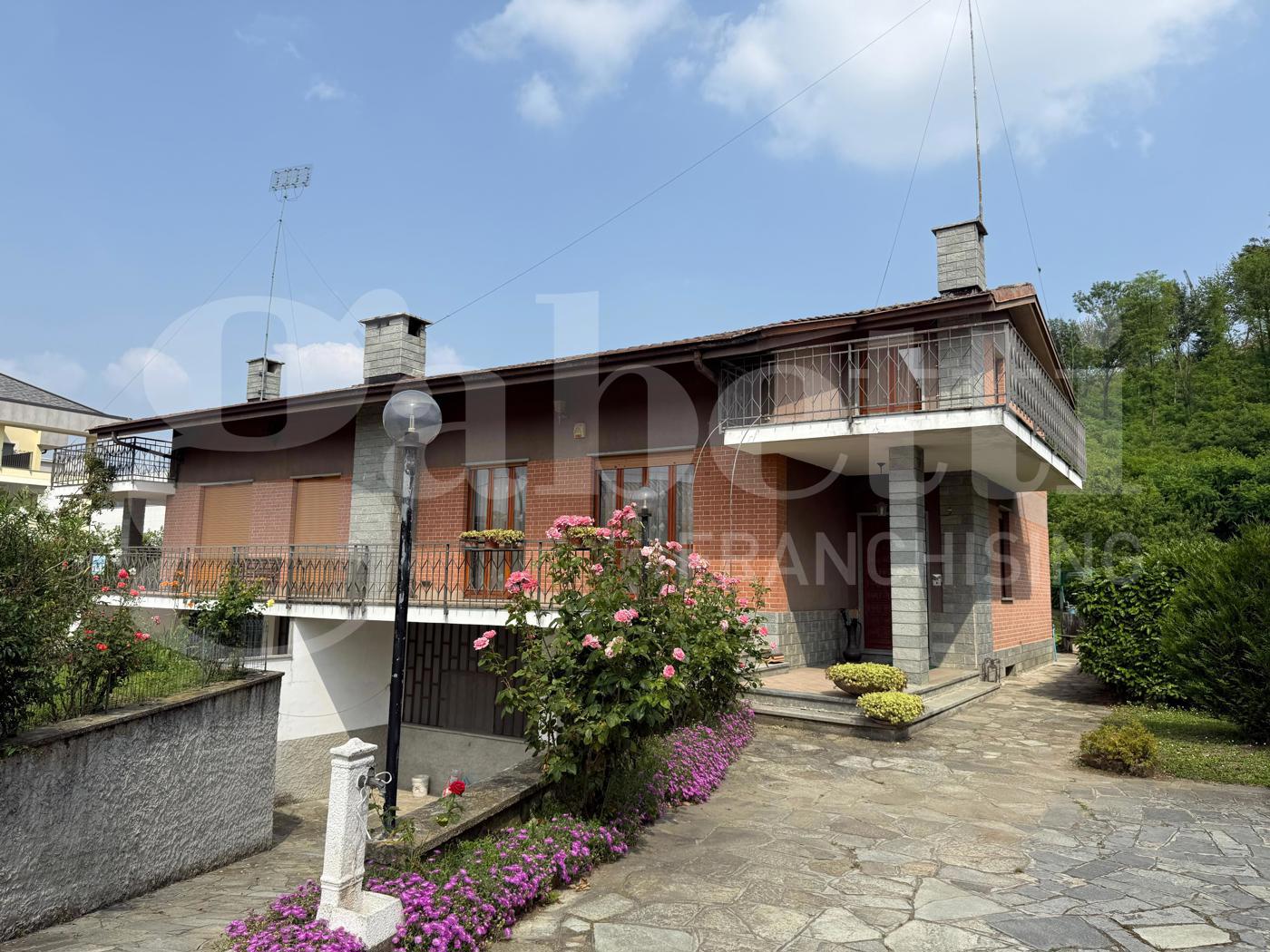 Villa Bifamiliare con giardino a Rivoli