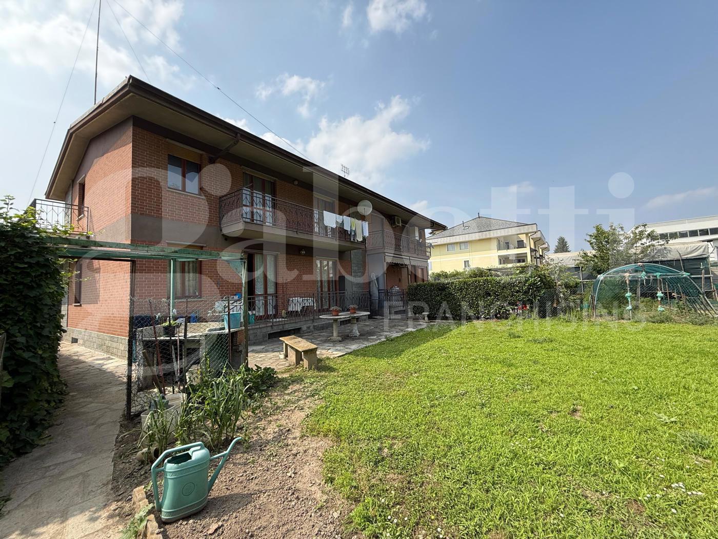 Villa Bifamiliare con giardino a Rivoli