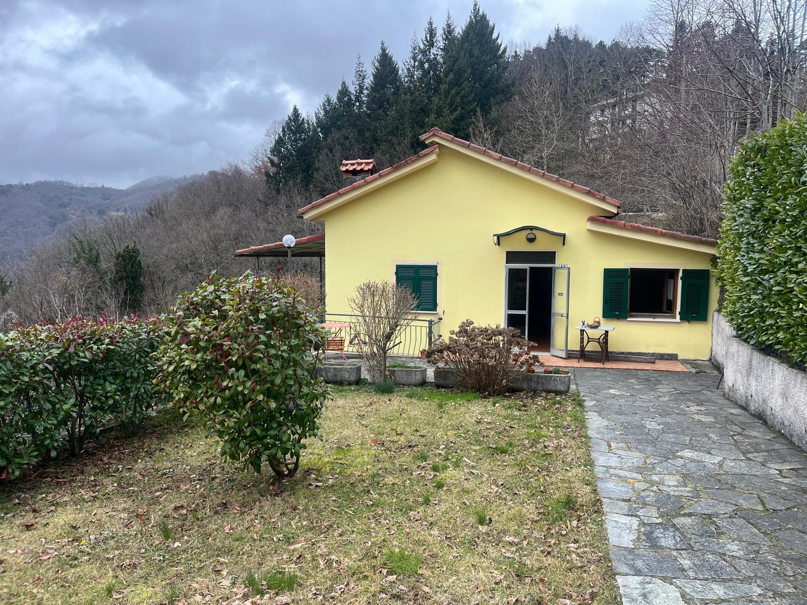 Villa con giardino in via nostra signora della guardia 43, Castiglione Chiavarese
