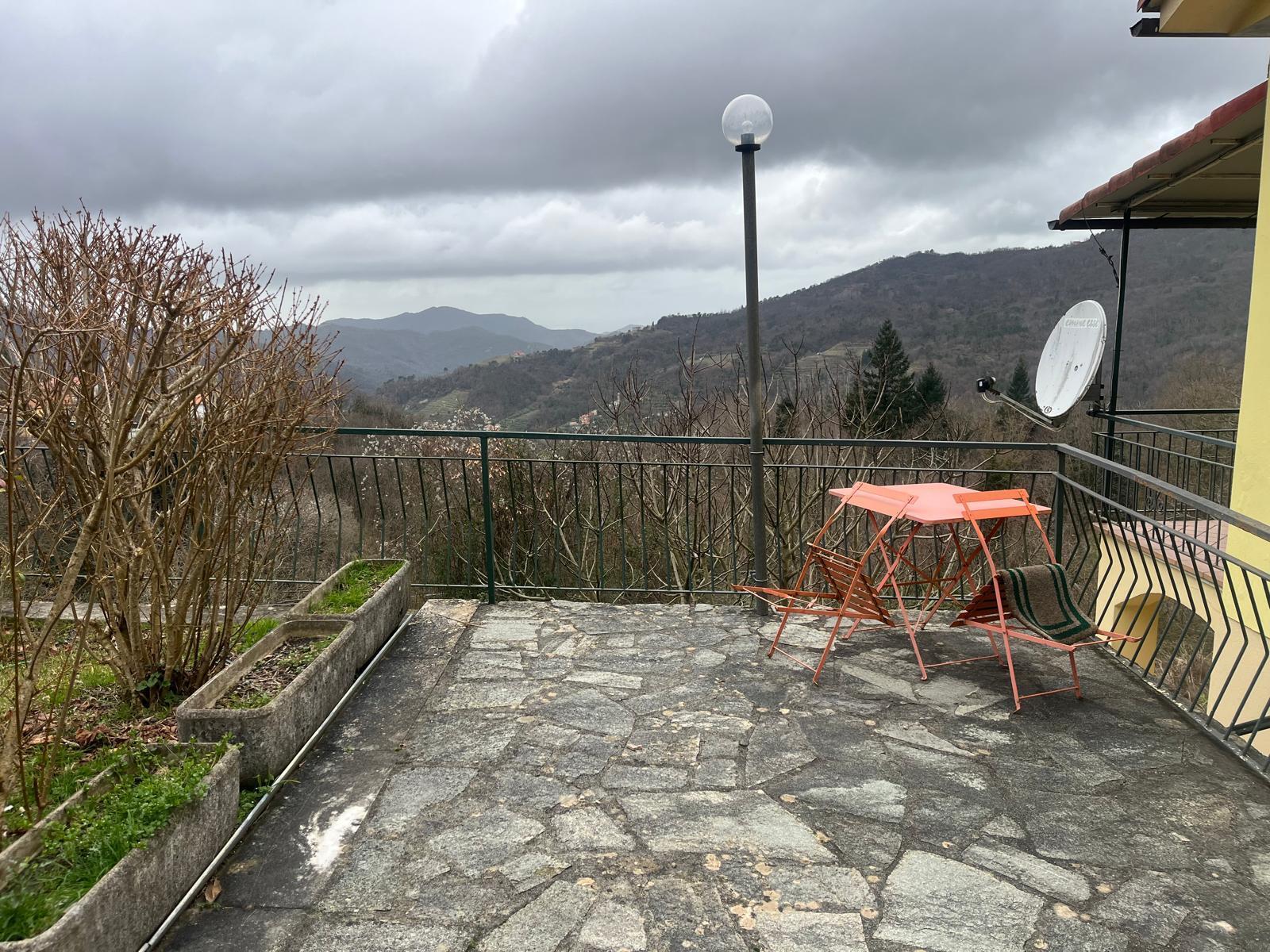 Villa con giardino in via nostra signora della guardia 43, Castiglione Chiavarese