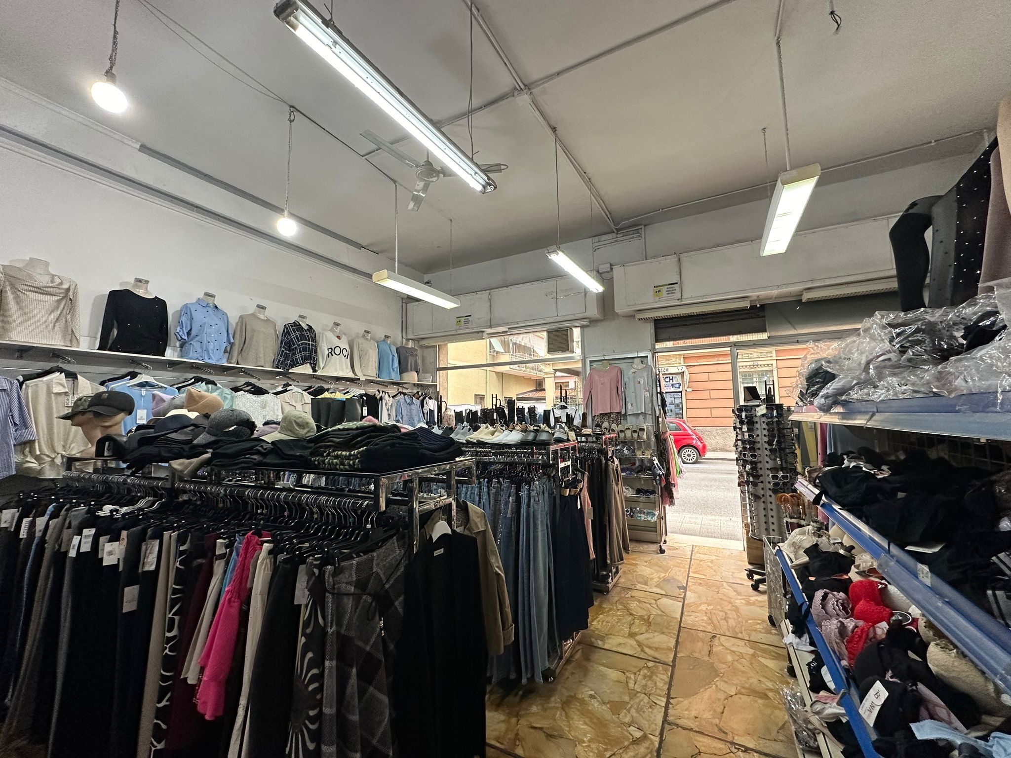 Locale commerciale da ristrutturare in via magenta 15, Chiavari