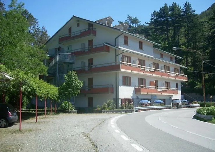 Stabile/Palazzo vista mare in strada statale 1 2, Deiva Marina