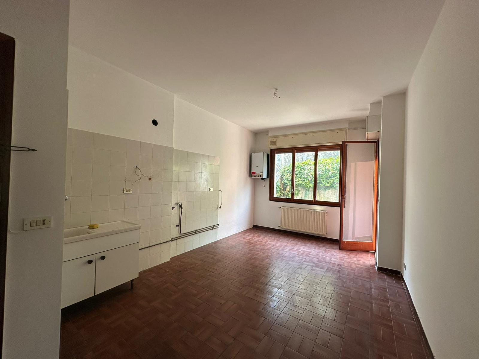 Bilocale da ristrutturare in via san d'acquisto 8, Casarza Ligure