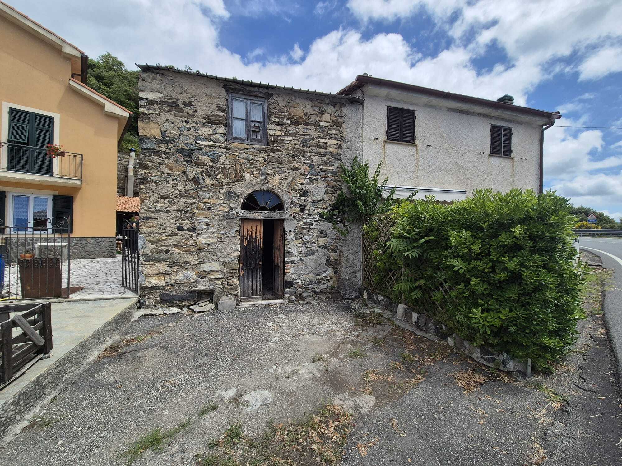 Casa indipendente da ristrutturare in strada statale 1 9, Deiva Marina