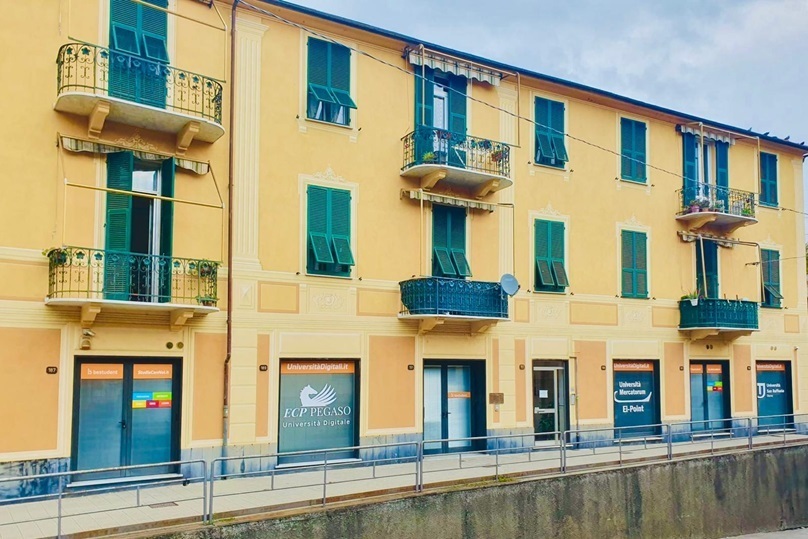 Locale commerciale ristrutturata in via nazionale 189, Sestri Levante