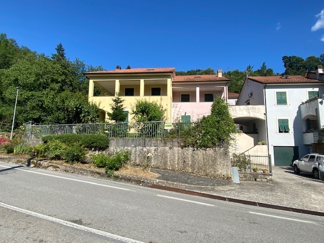 Casa indipendente con giardino in via maurizio caranza 44, Varese Ligure