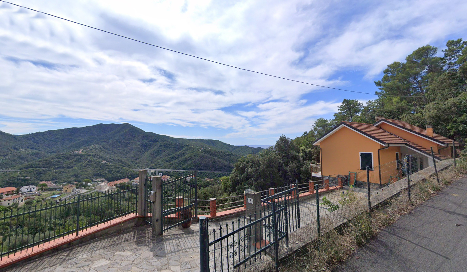 Villa con giardino in via bruschi 3, Casarza Ligure