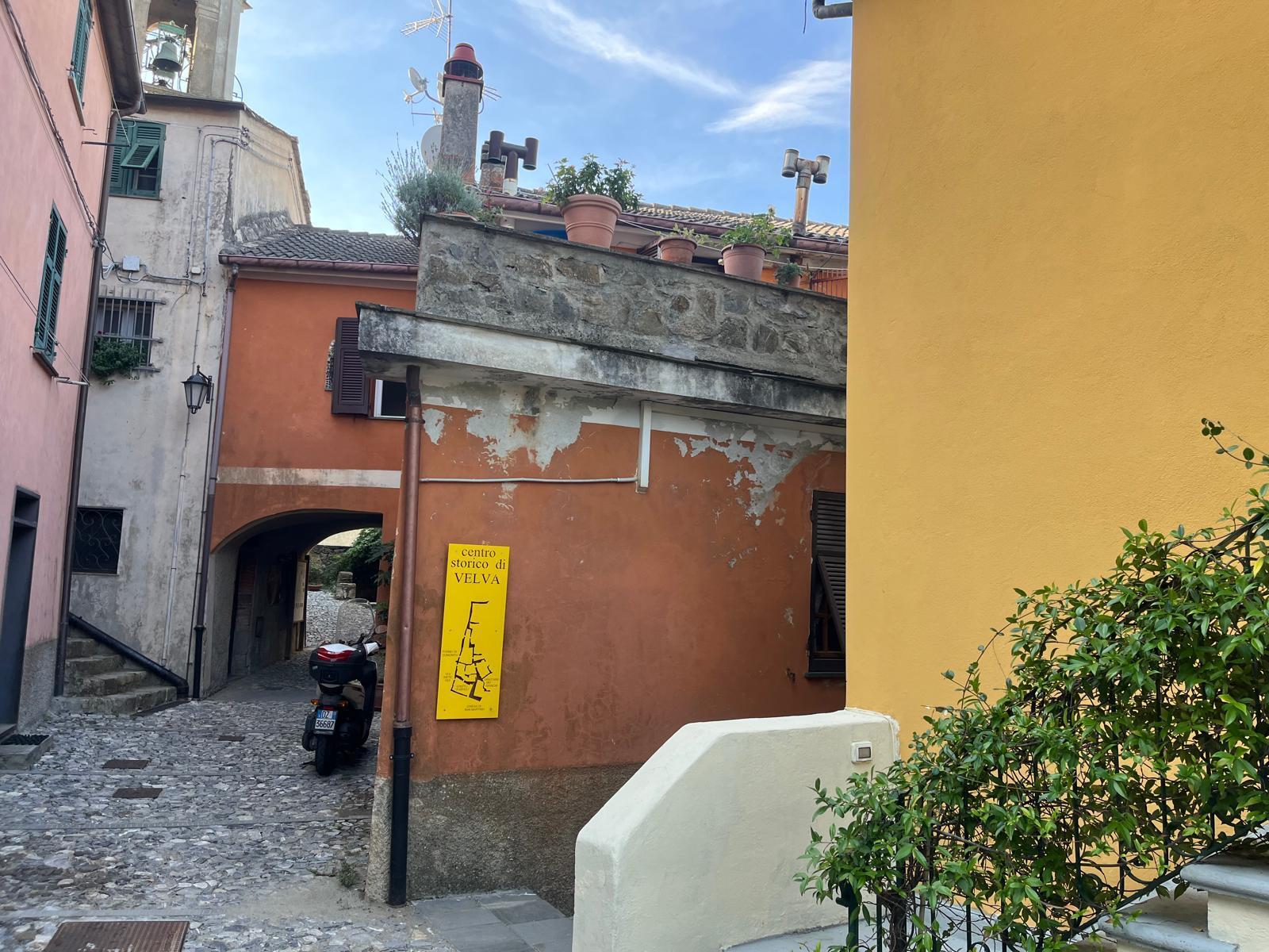 Quadrilocale con terrazzo in via alla chiesa 76, Castiglione Chiavarese