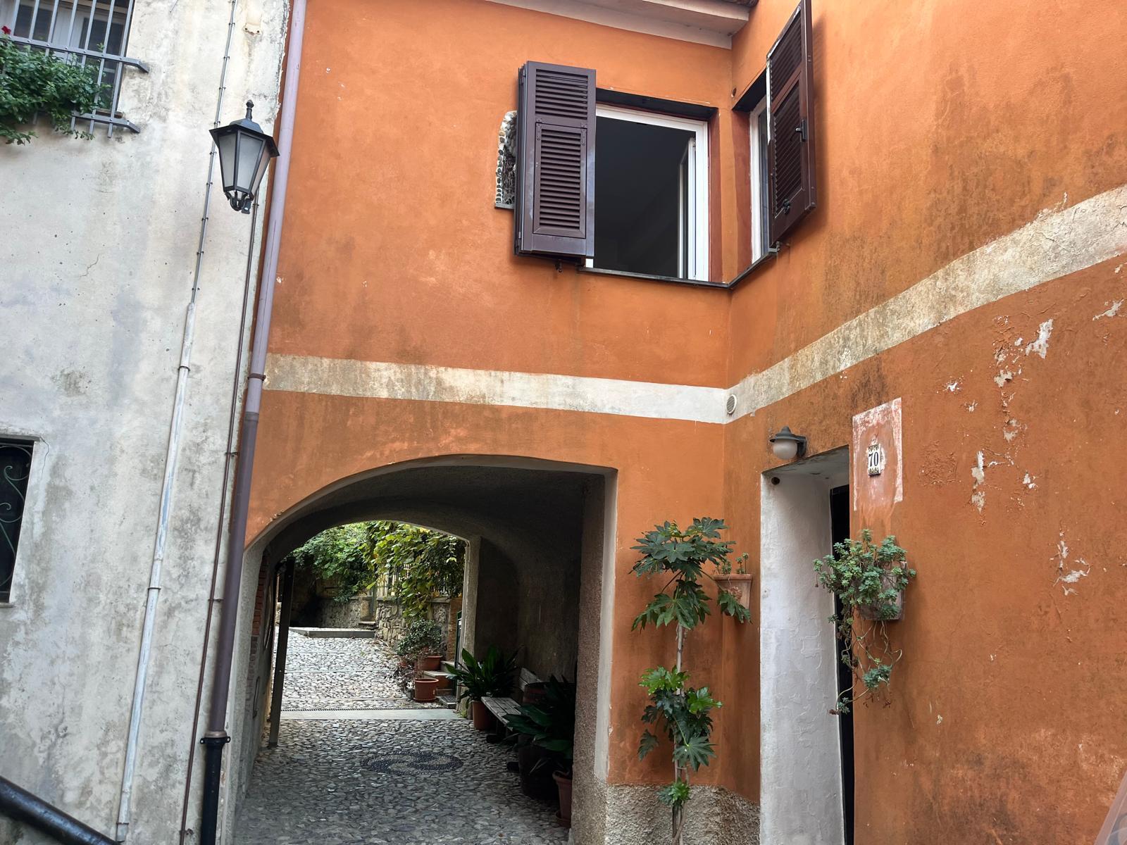 Quadrilocale con terrazzo in via alla chiesa 76, Castiglione Chiavarese