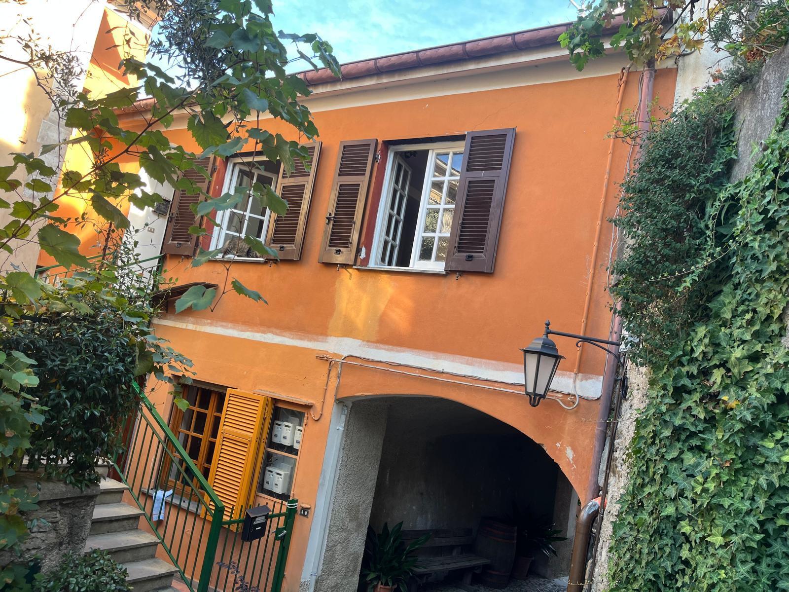 Quadrilocale con terrazzo in via alla chiesa 76, Castiglione Chiavarese