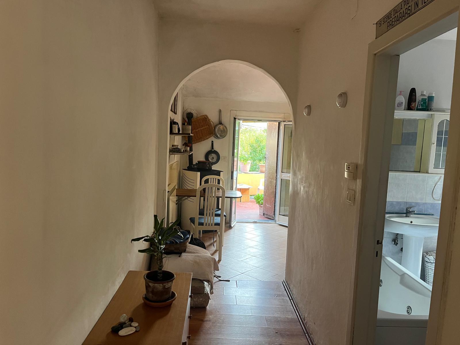 Quadrilocale con terrazzo in via alla chiesa 76, Castiglione Chiavarese