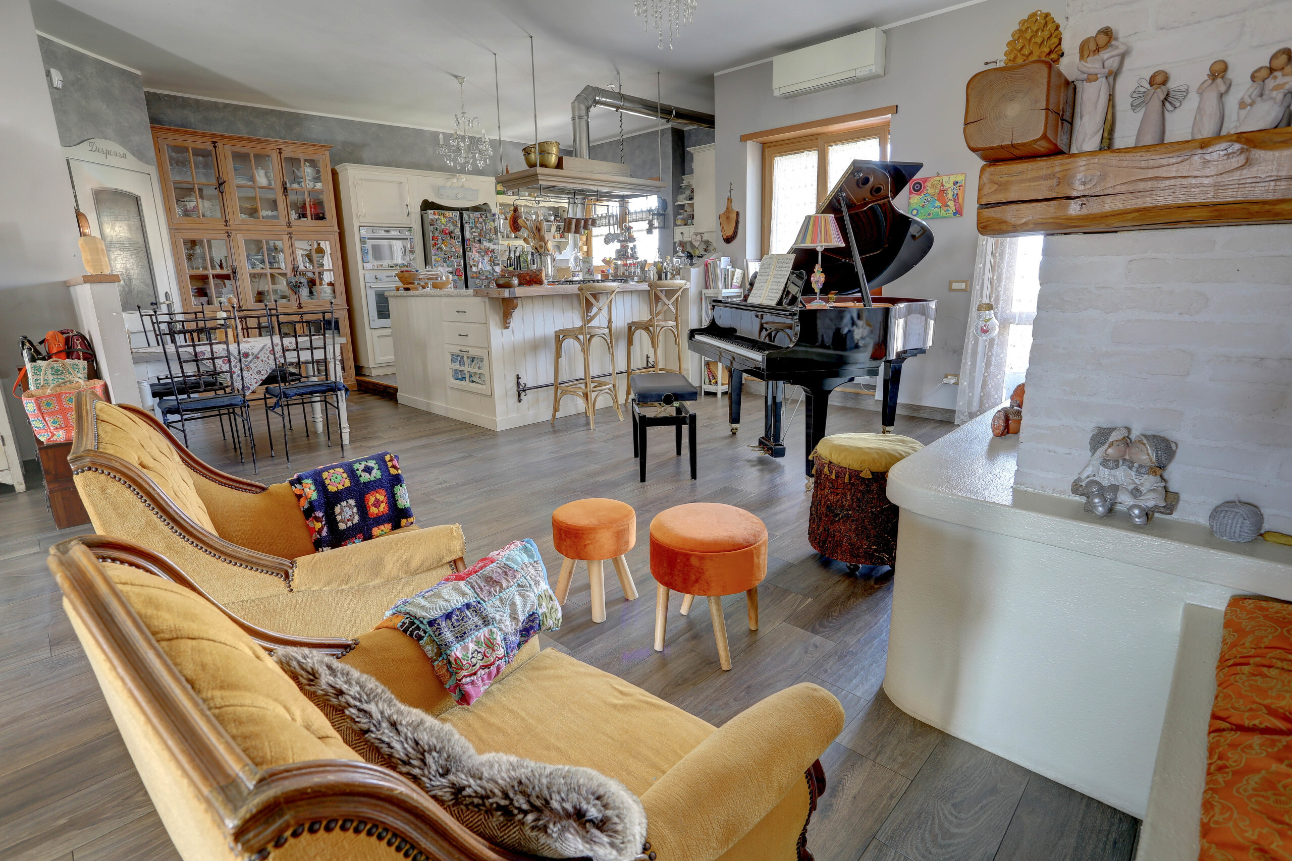 Attico ristrutturato in via davide campari 18, Roma