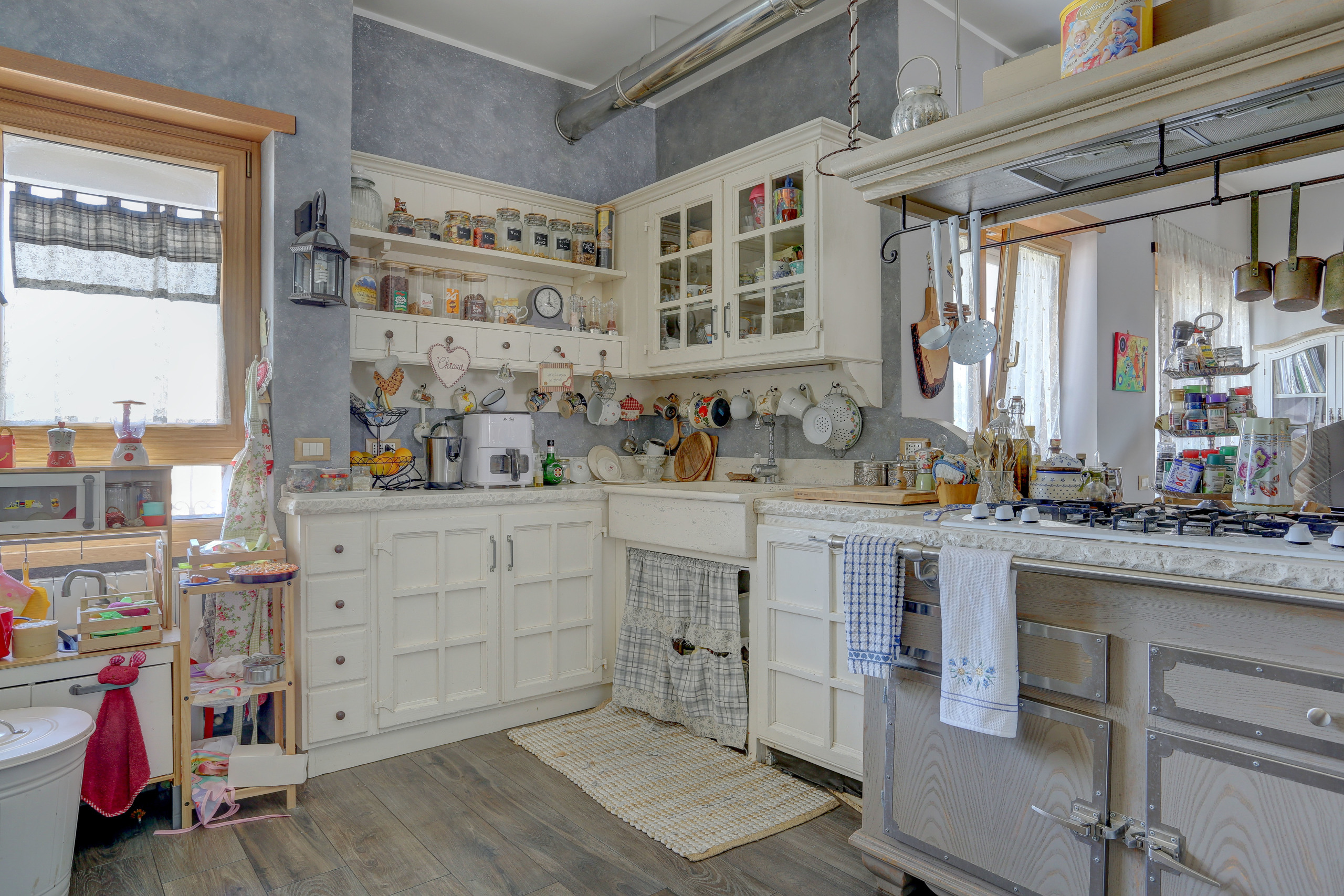 Attico ristrutturato in via davide campari 18, Roma