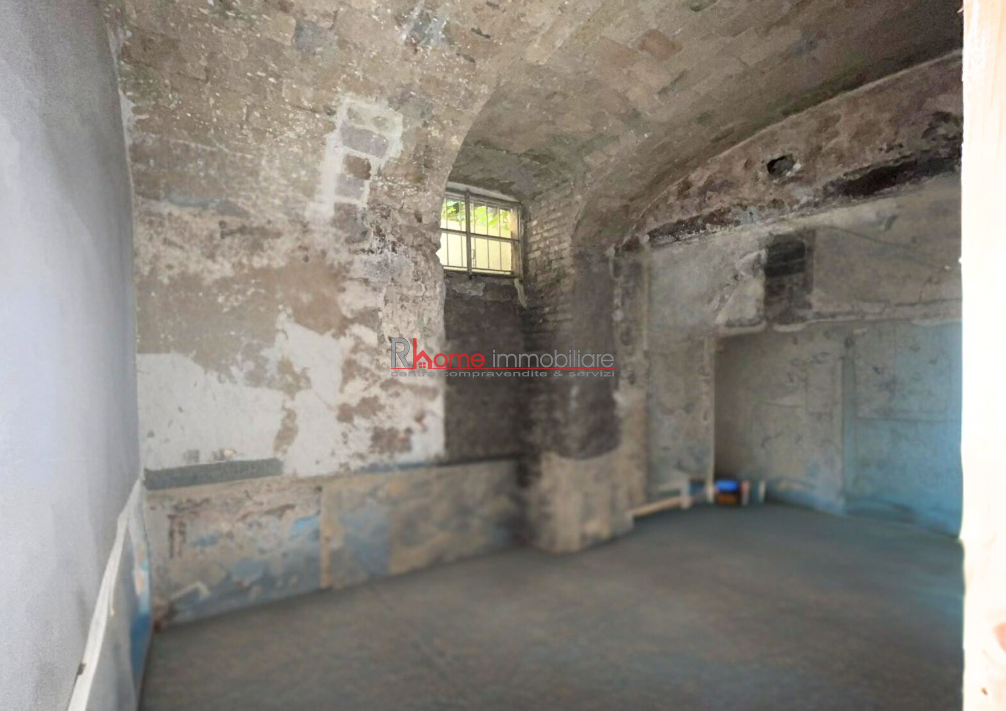 Magazzino da ristrutturare a Roma