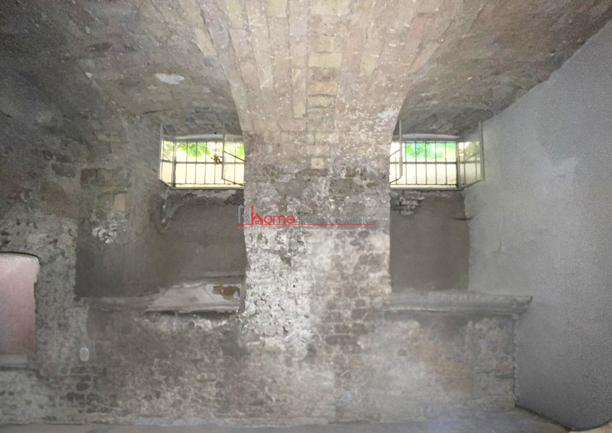 Magazzino da ristrutturare a Roma