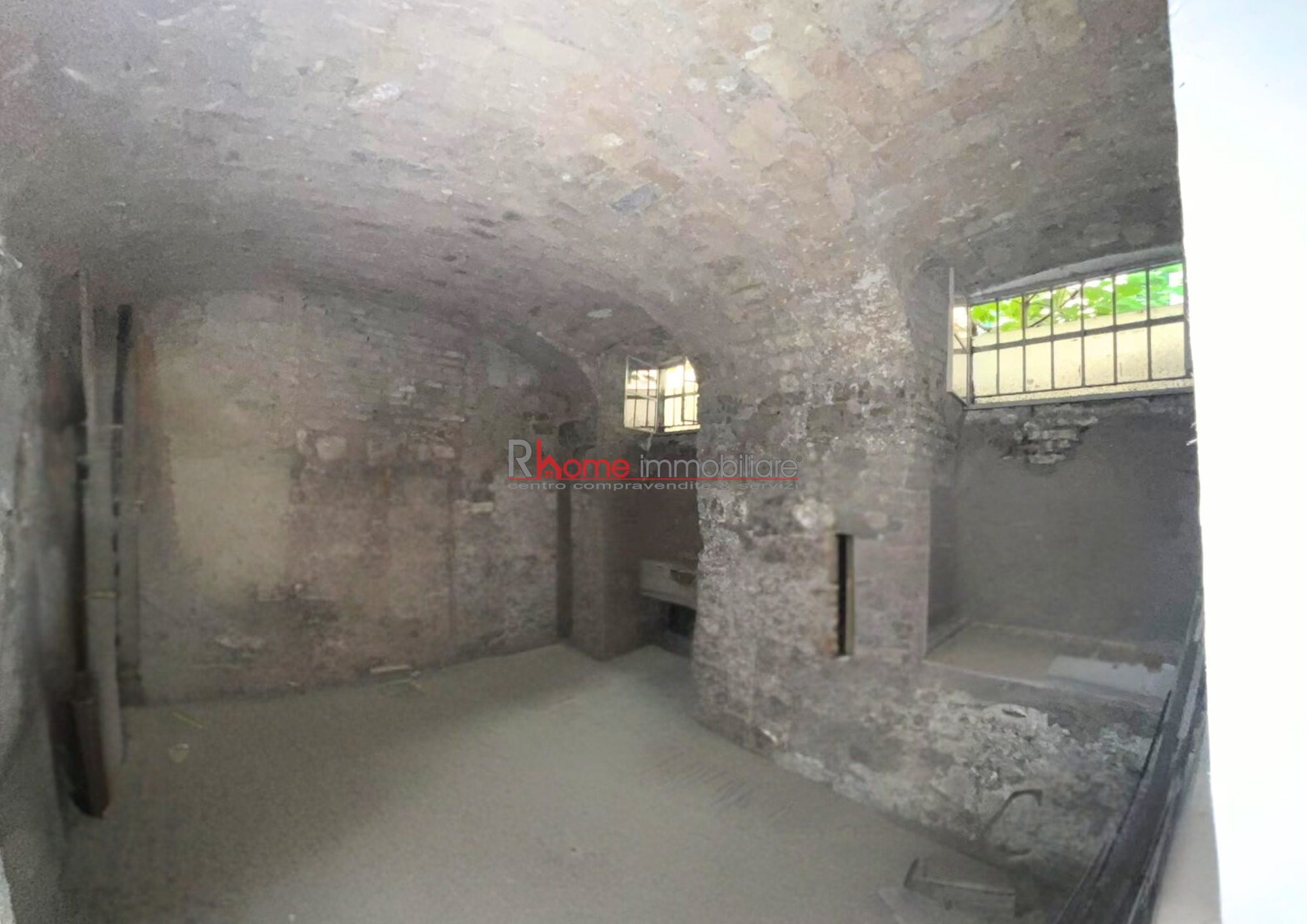Magazzino da ristrutturare a Roma