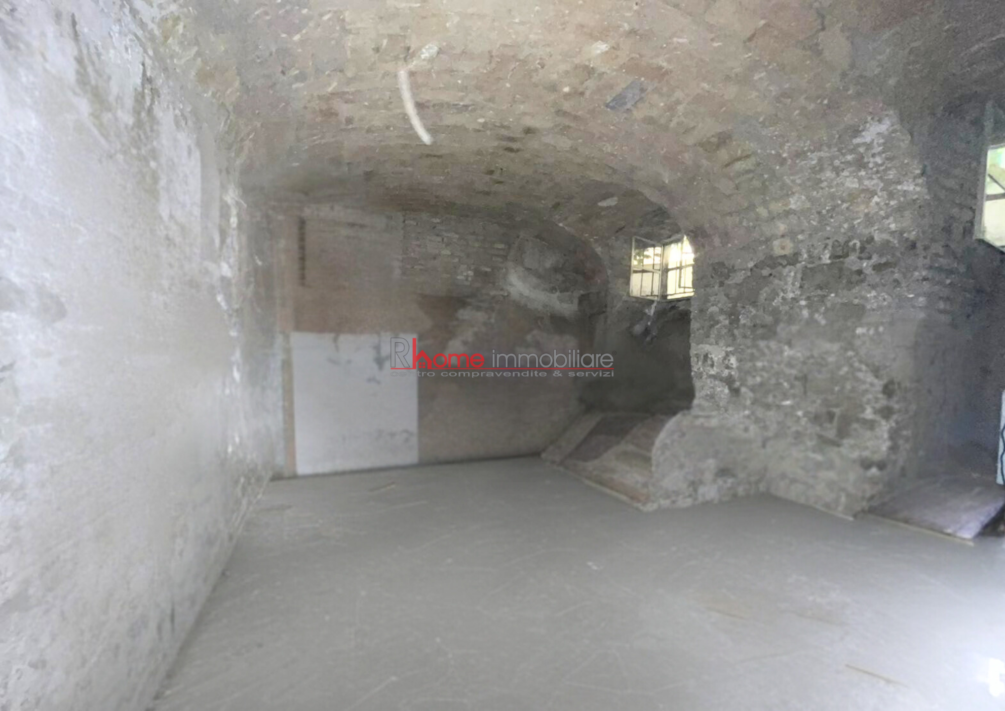 Magazzino da ristrutturare a Roma