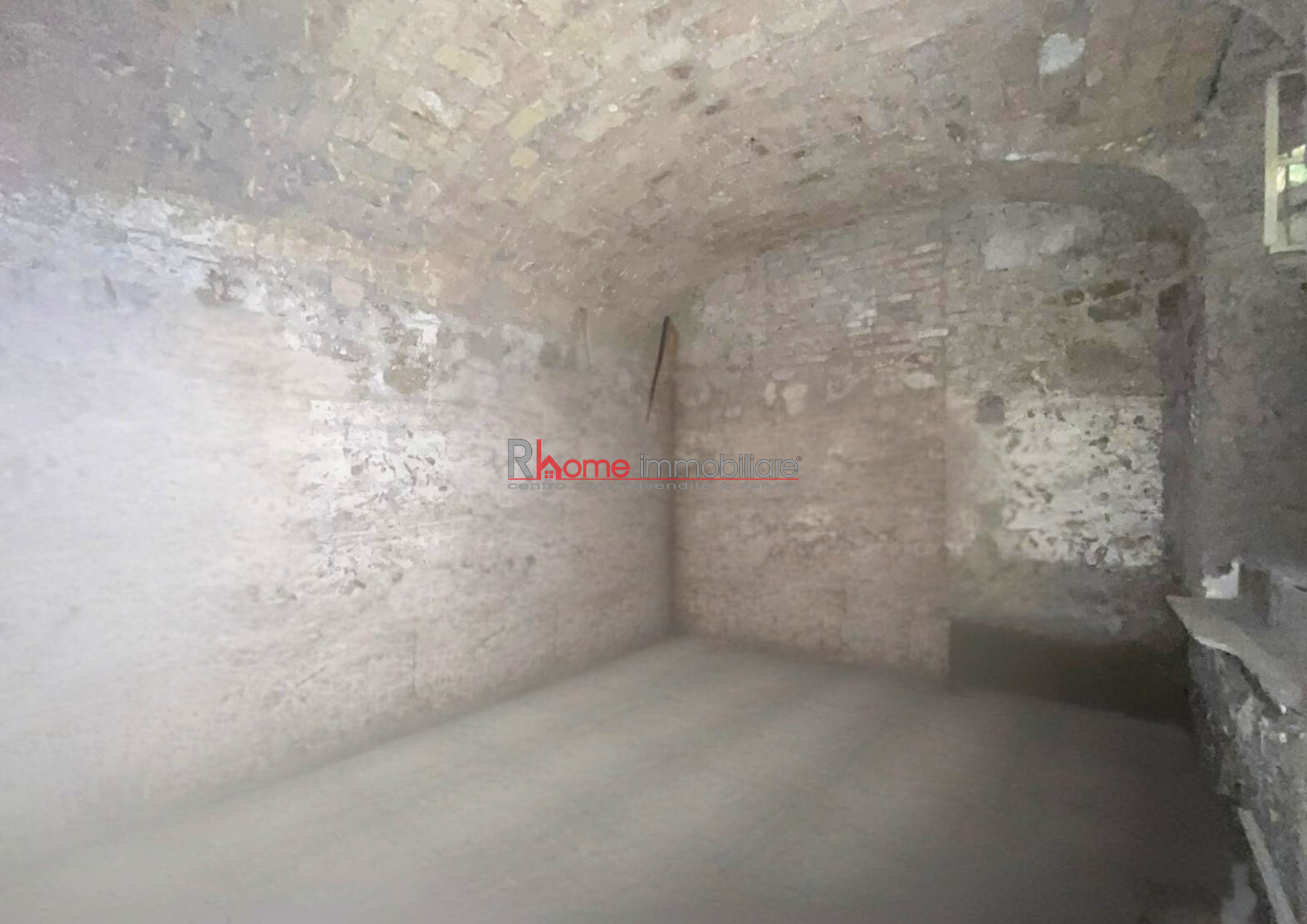 Magazzino da ristrutturare a Roma