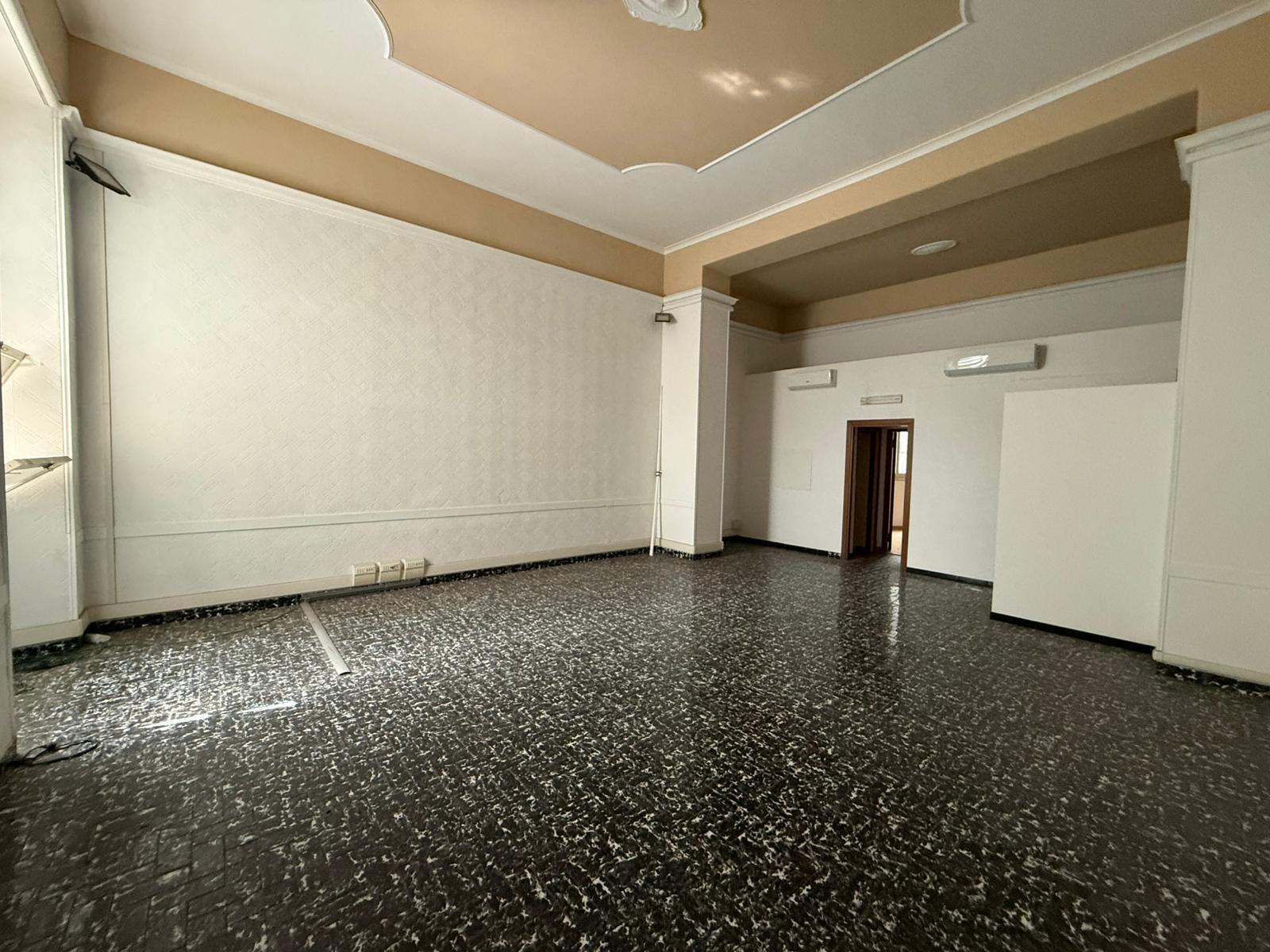 Quadrilocale da ristrutturare in via cavour 47, Roma