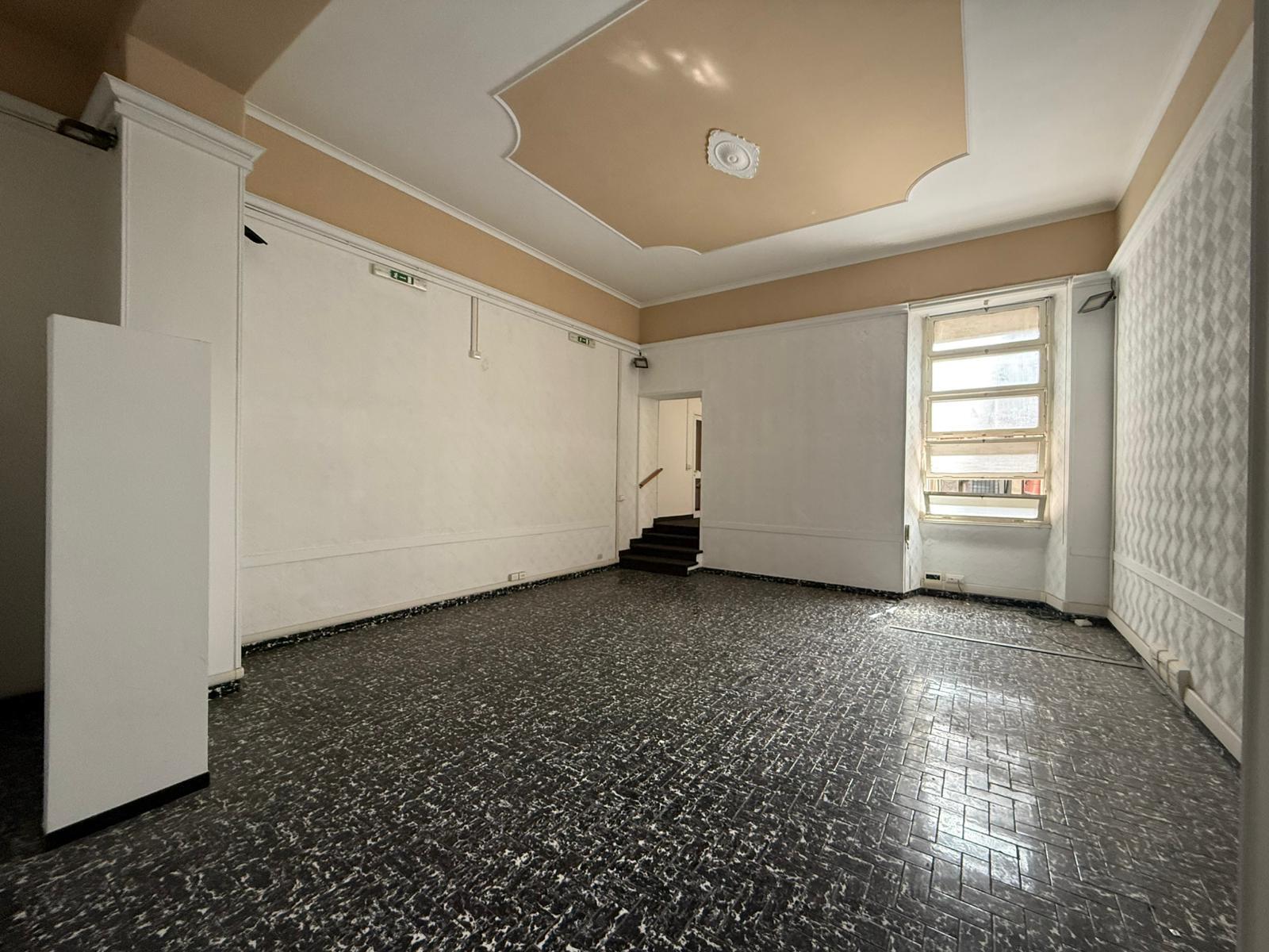 Quadrilocale da ristrutturare in via cavour 47, Roma