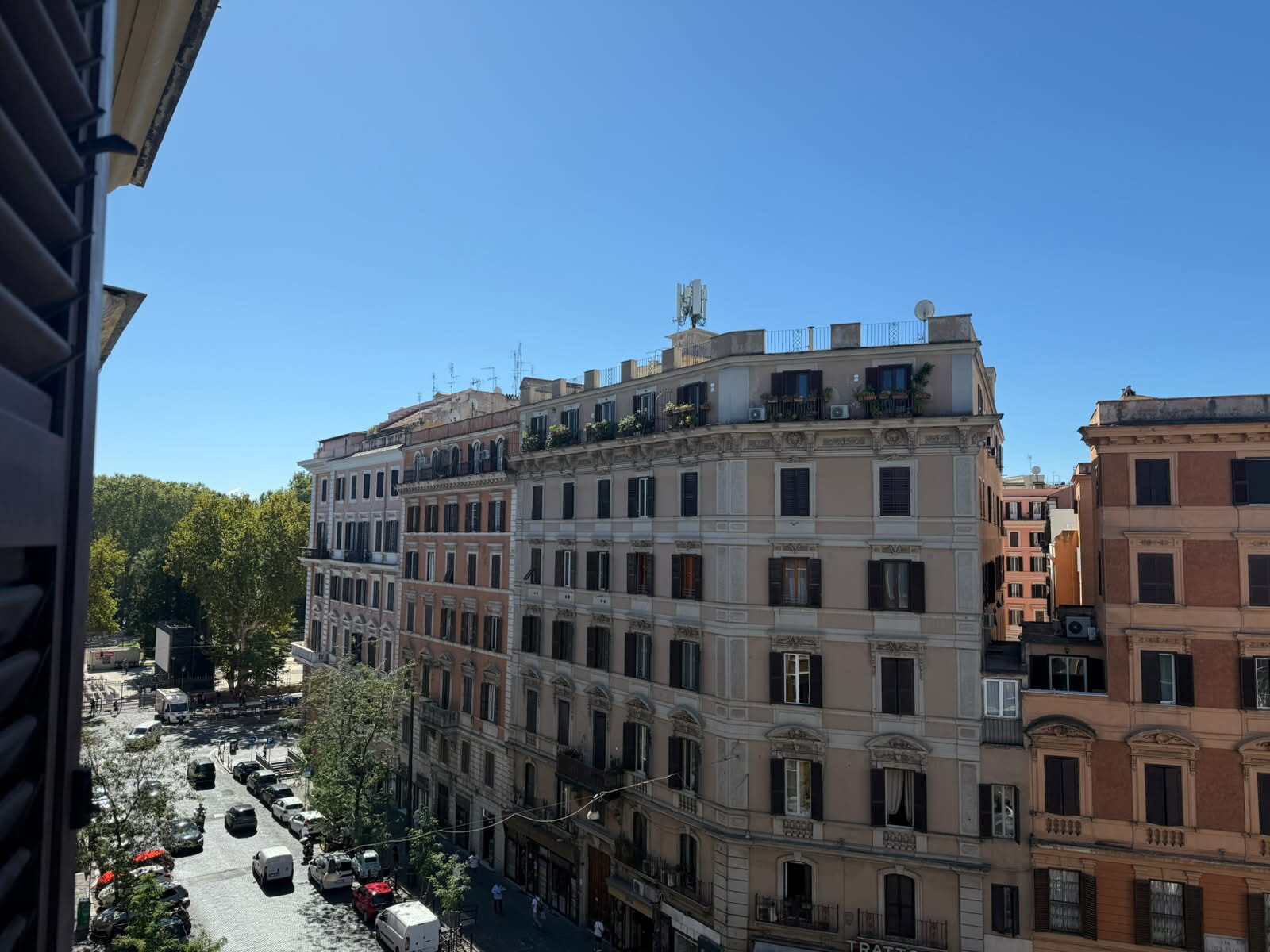 Appartamento ristrutturato in via carlo alberto 18, Roma