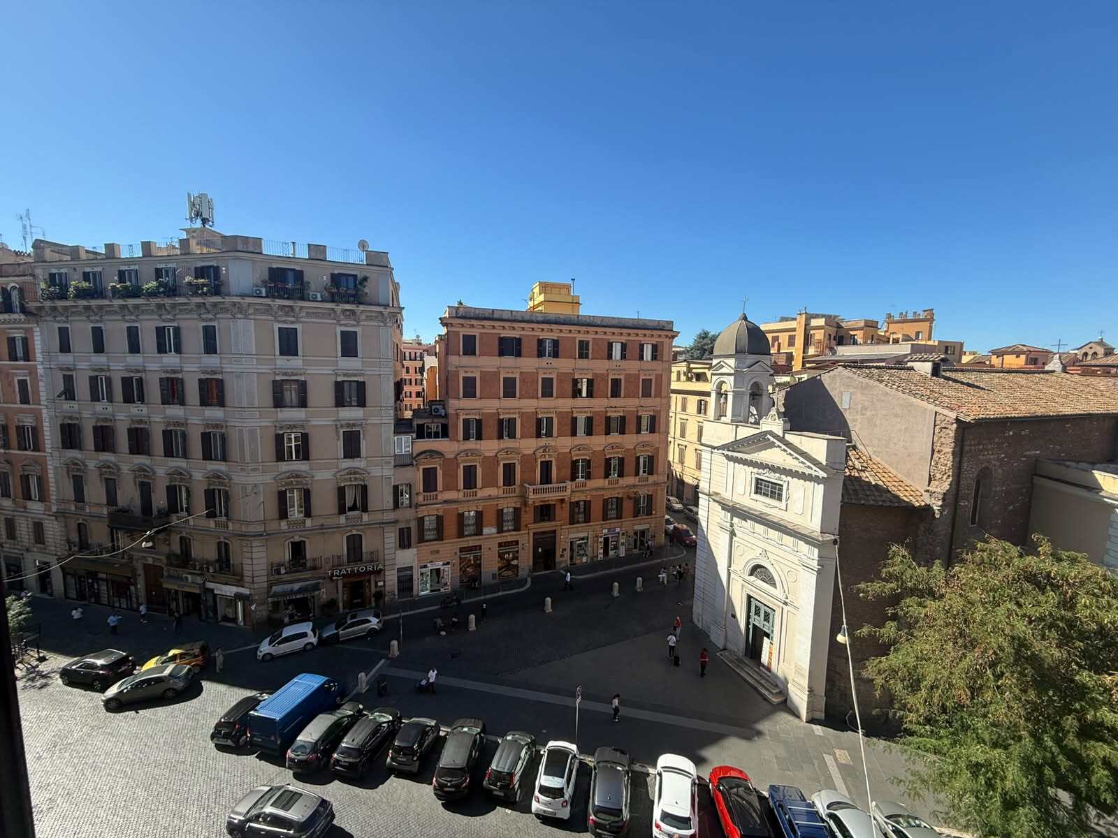 Appartamento ristrutturato in via carlo alberto 18, Roma