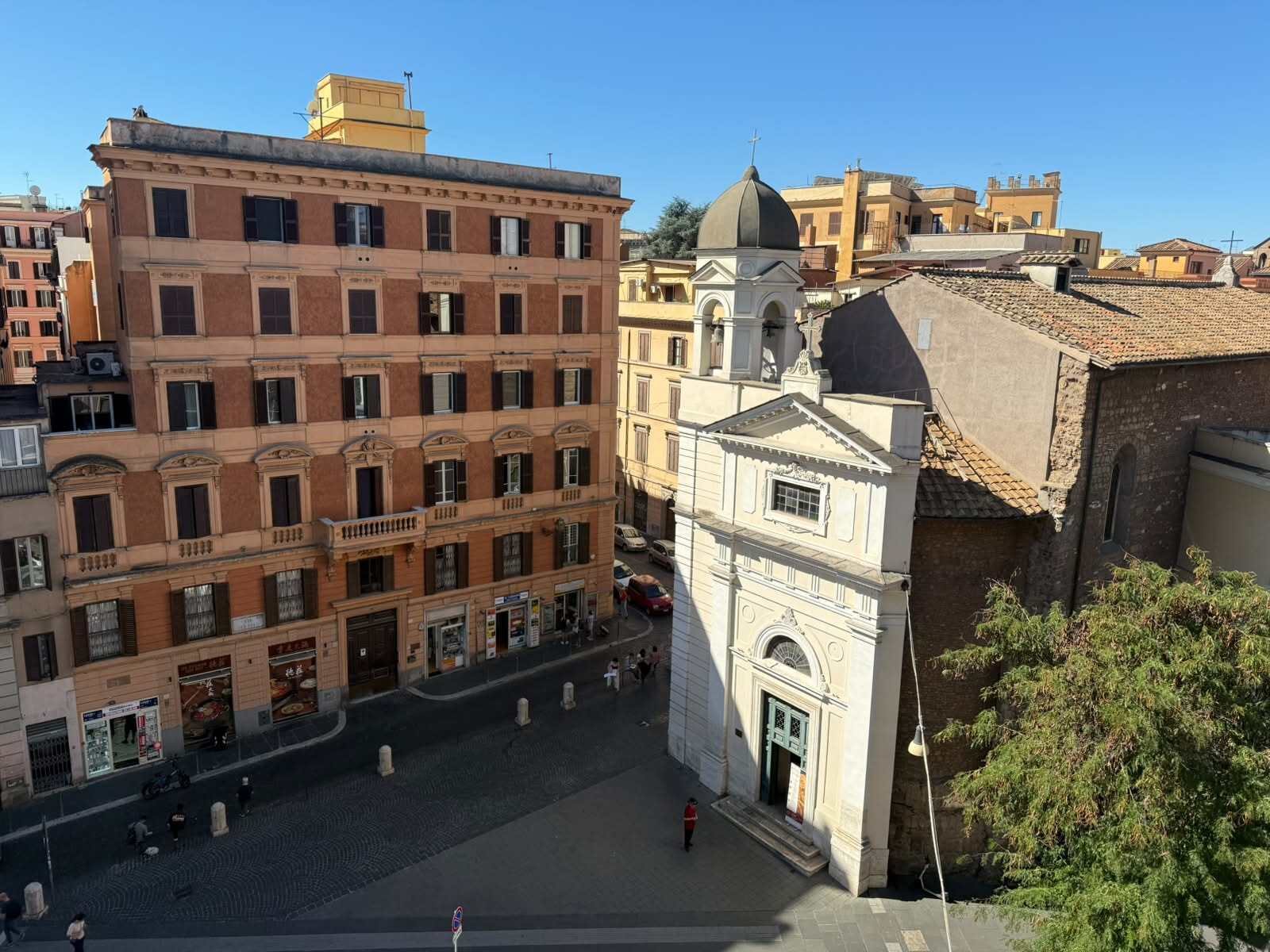 Appartamento ristrutturato in via carlo alberto 18, Roma