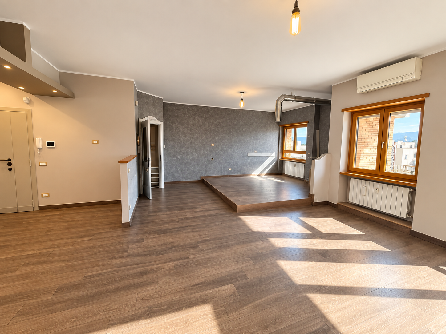 Attico con terrazzo in via davide campari 18, Roma