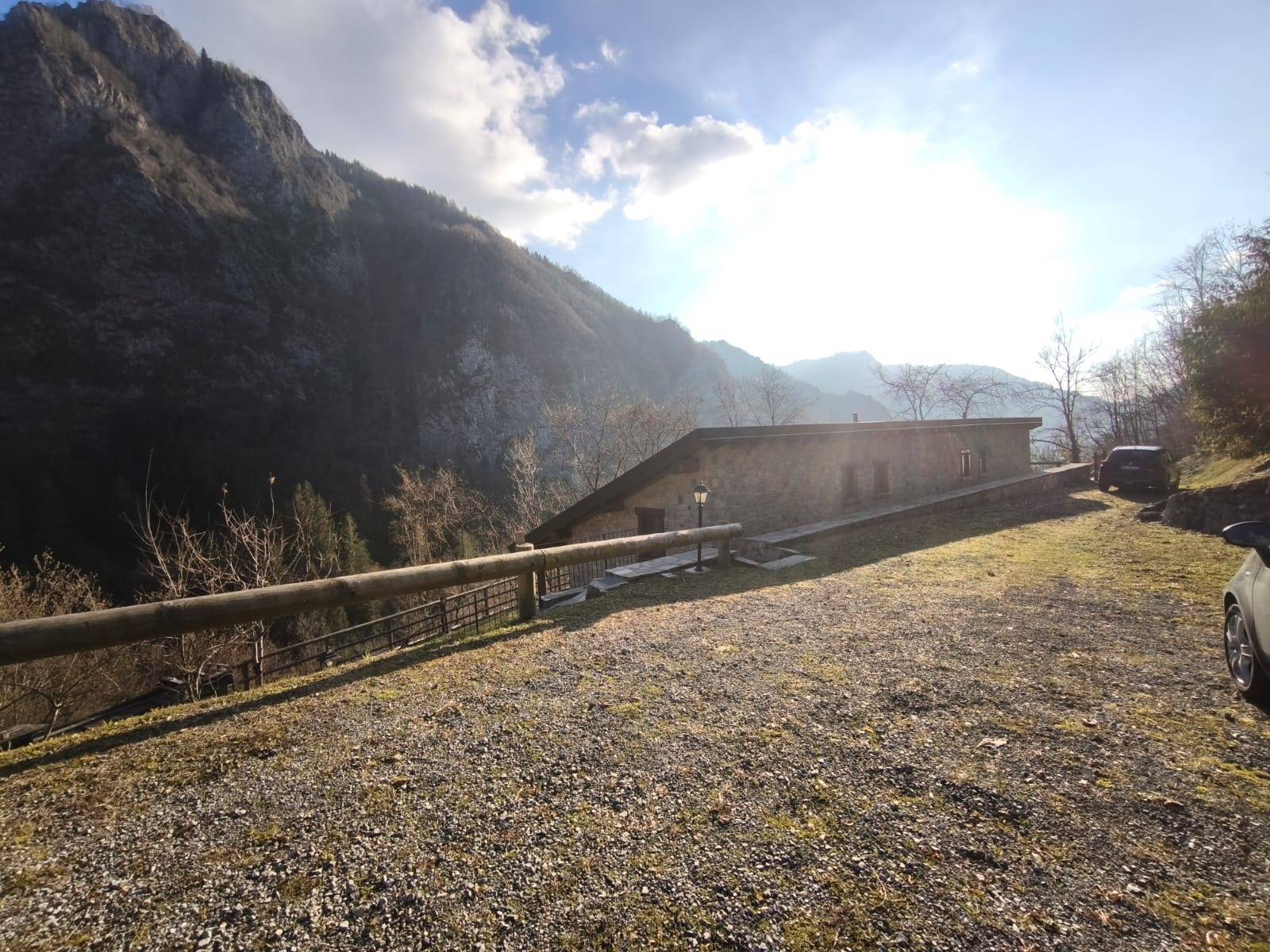 Villa bifamiliare in vendita a Oltressenda Alta, Spinelli