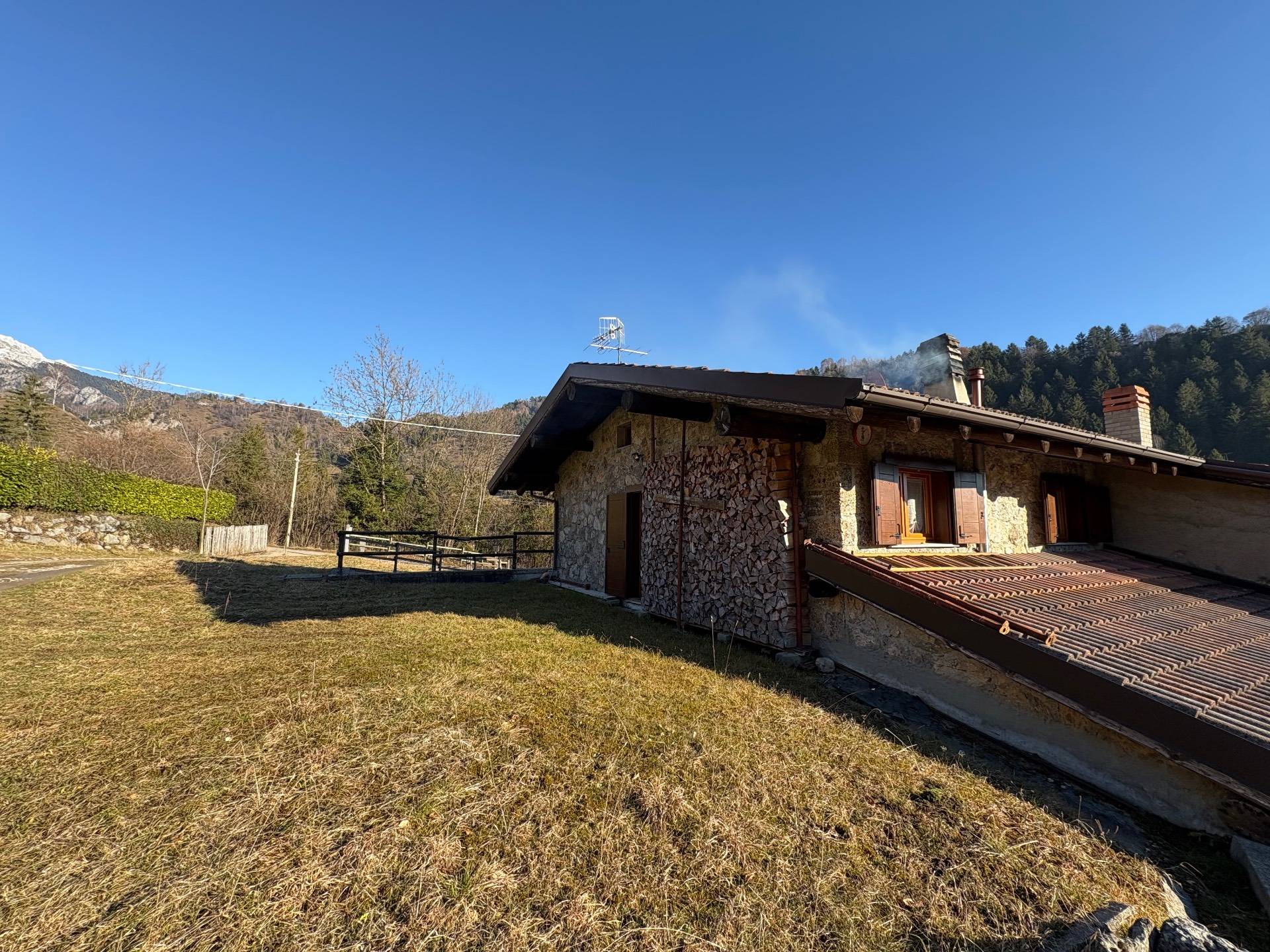 Villa bifamiliare in vendita a Castione della Presolana