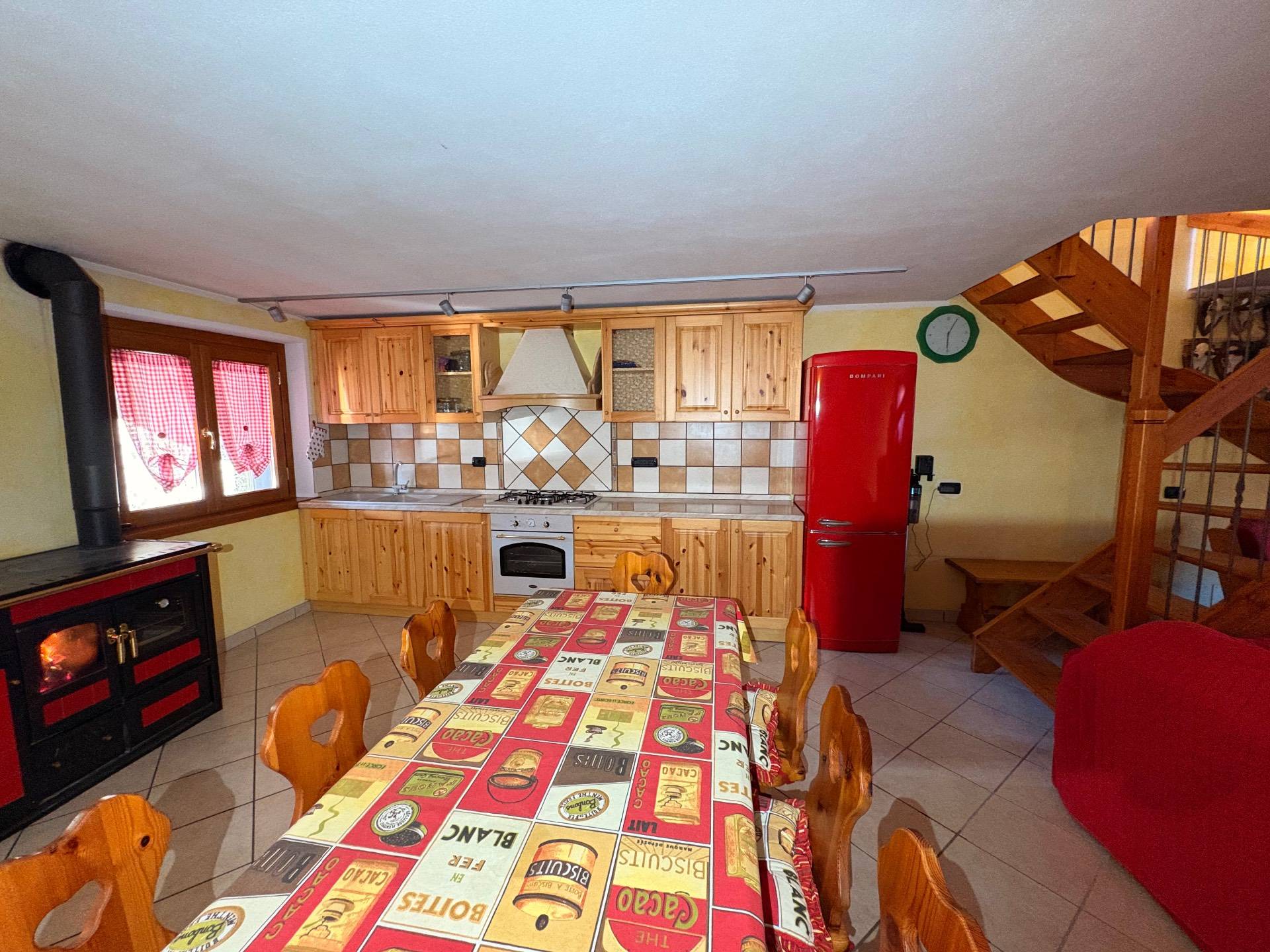 Villa bifamiliare in vendita a Castione della Presolana