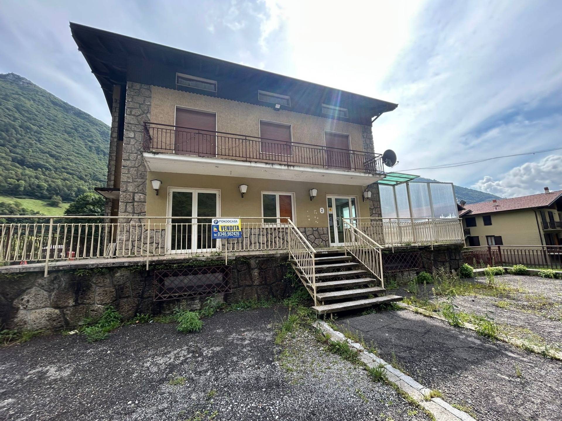 Palazzo intero stabile in vendita a Ardesio