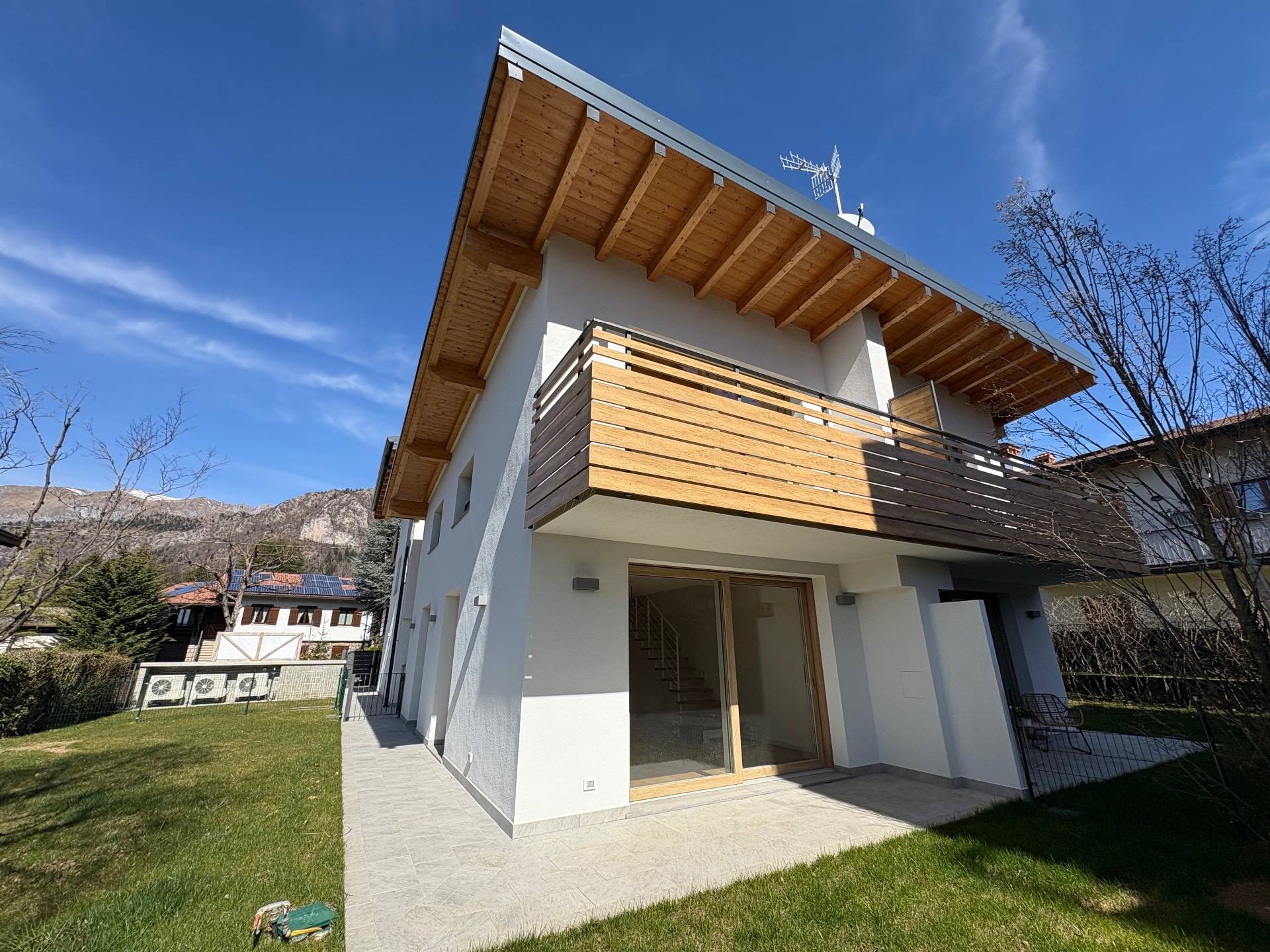 Villa bifamiliare in vendita a Castione della Presolana, Dorga