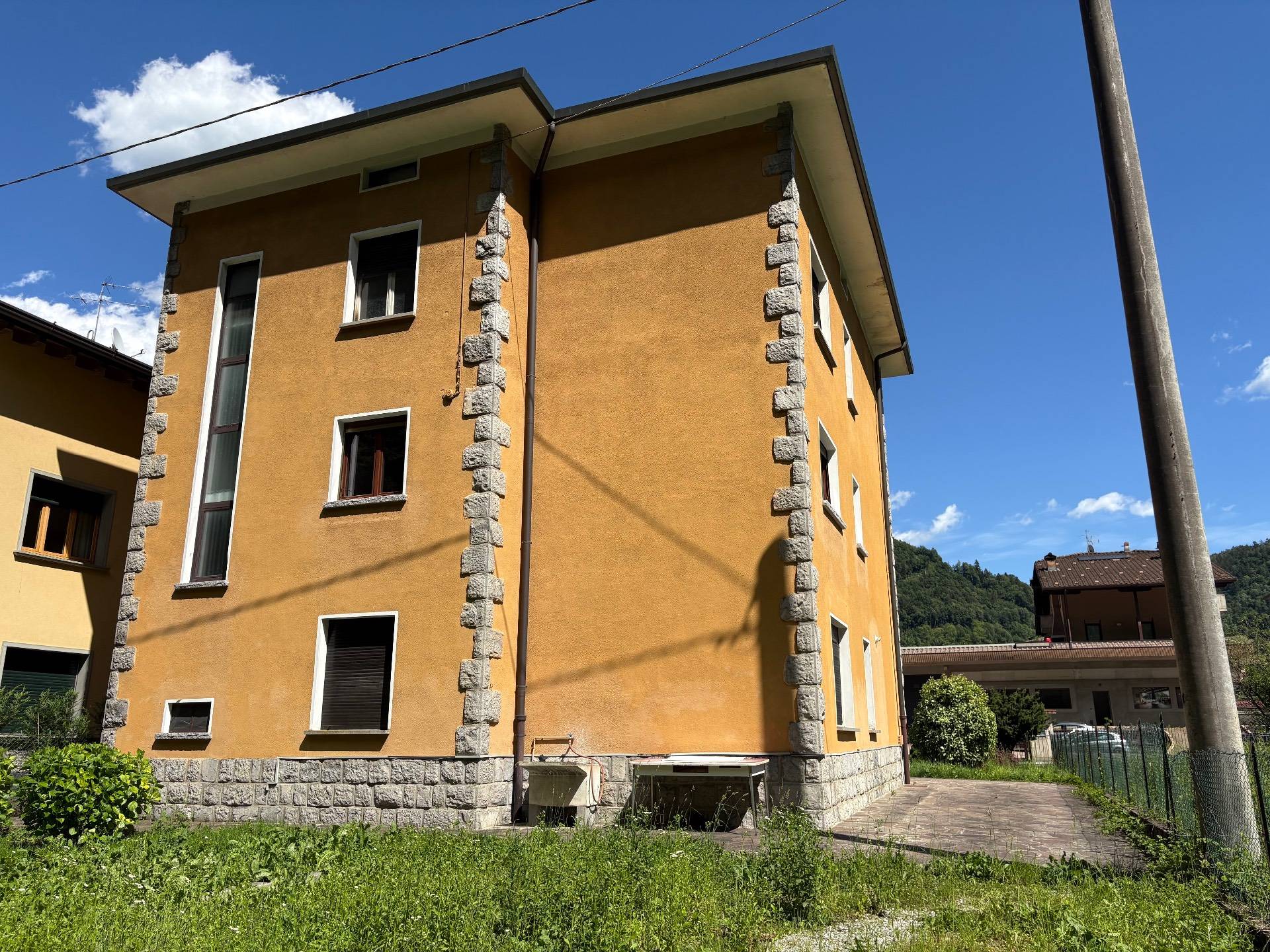 Casa indipendente in vendita a Villa d'Ogna