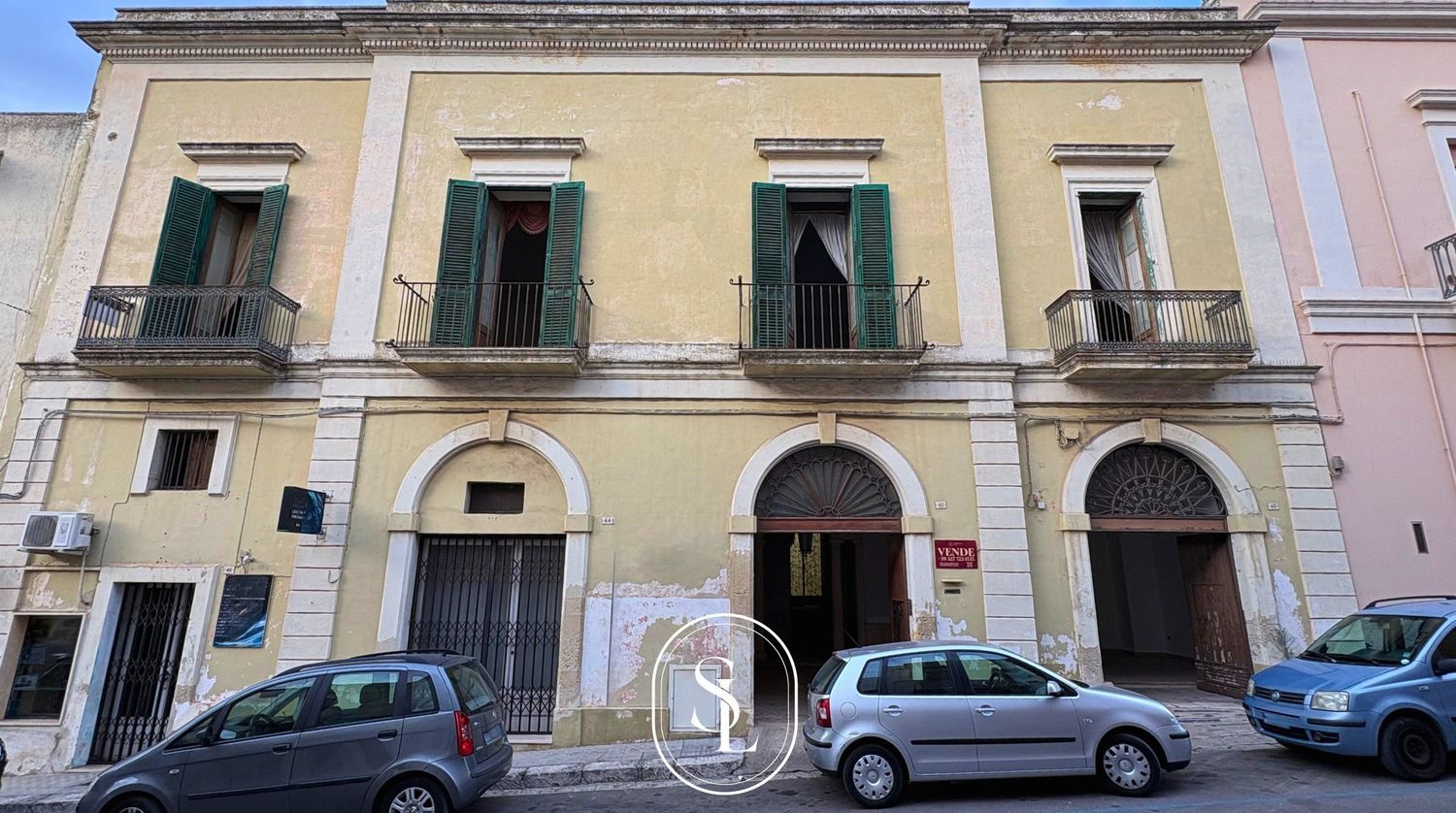 Edificio commerciale o terziario in vendita a Parabita