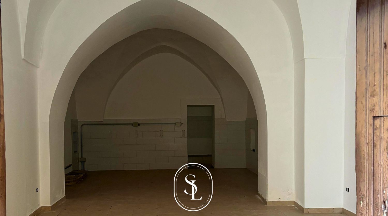 Edificio commerciale o terziario in vendita a Parabita