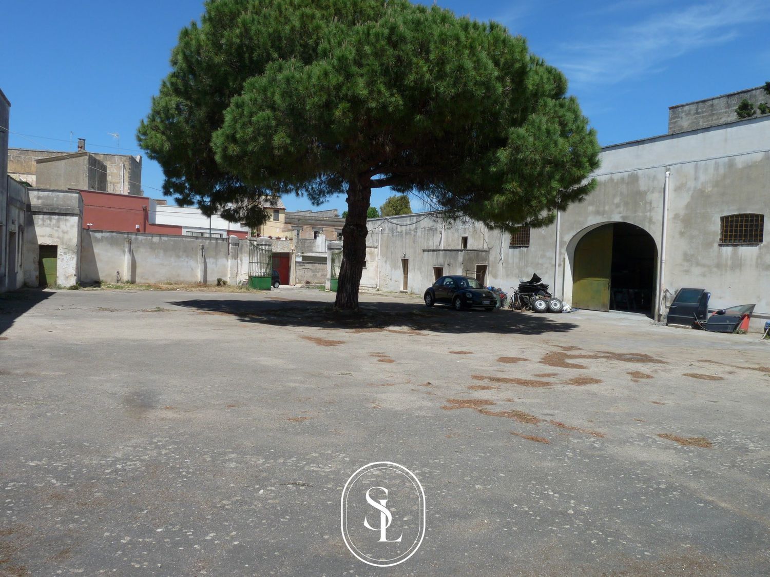 Locale commerciale in vendita a Squinzano