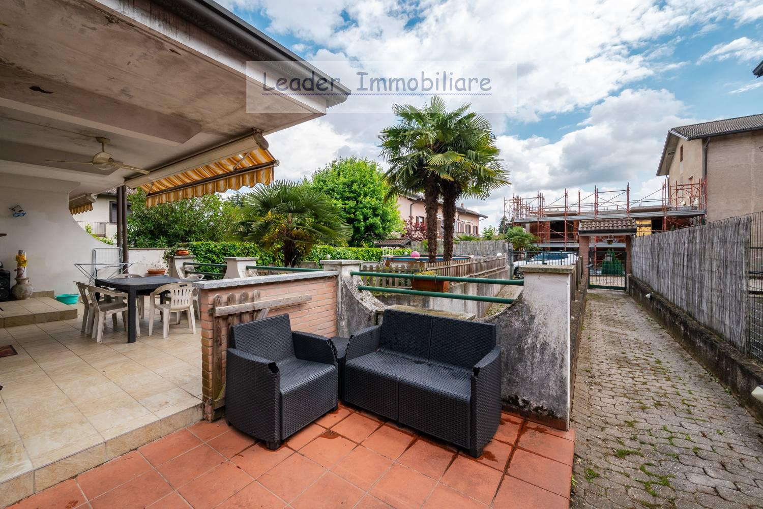 Villa Bifamiliare con giardino a Vertemate con Minoprio