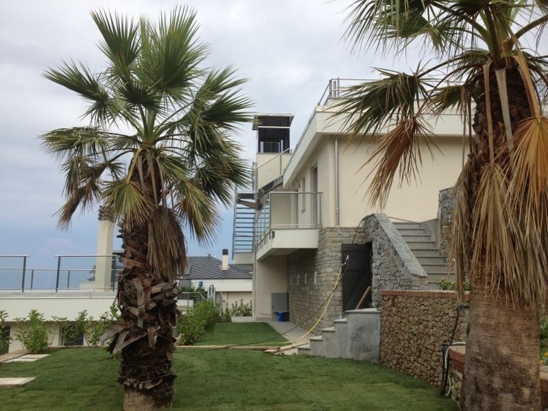 Villa con giardino in strada panoramica san bernardo 116-118, Alassio