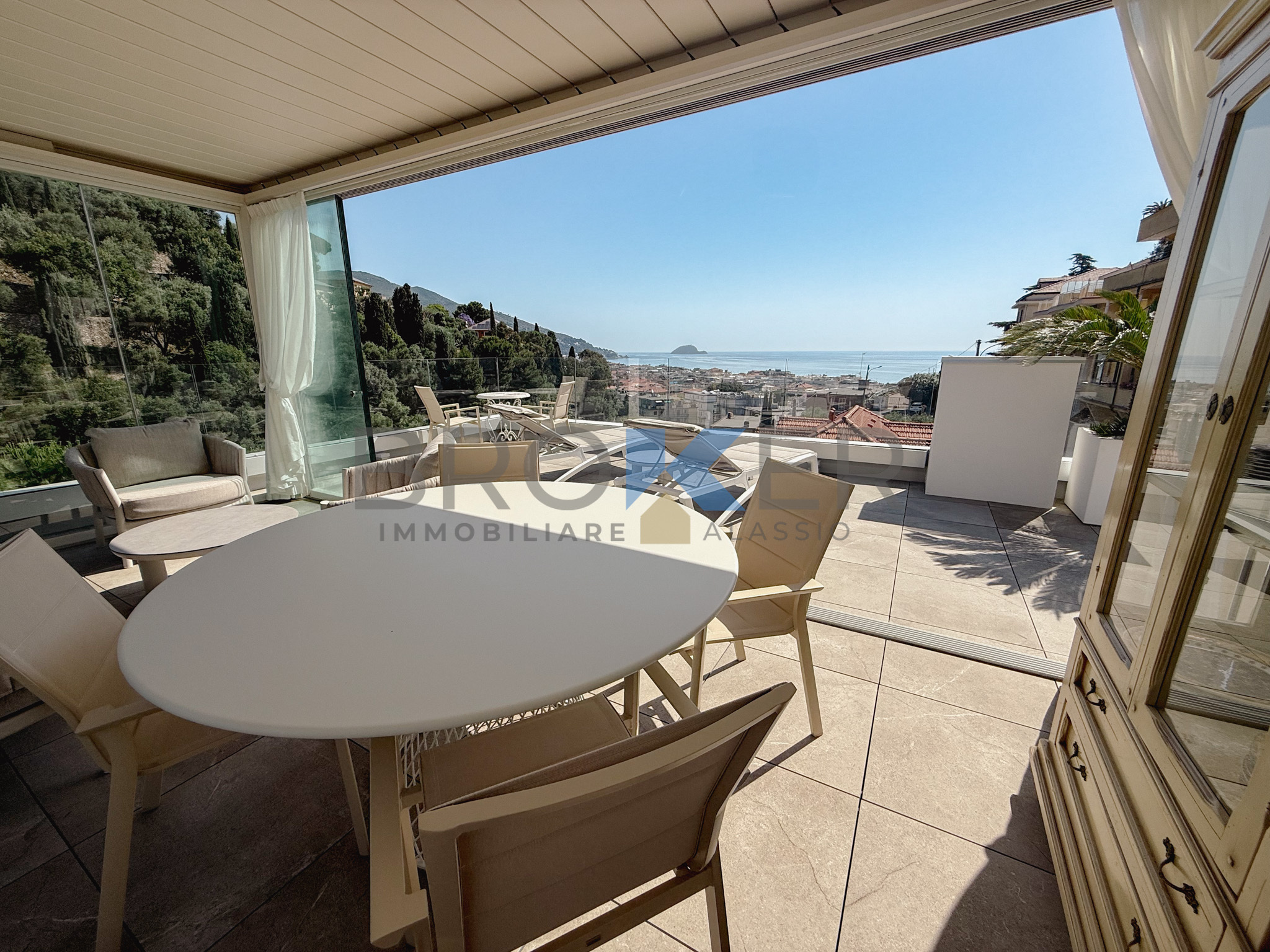 Attico con terrazzo in via luigi borri 36, Alassio