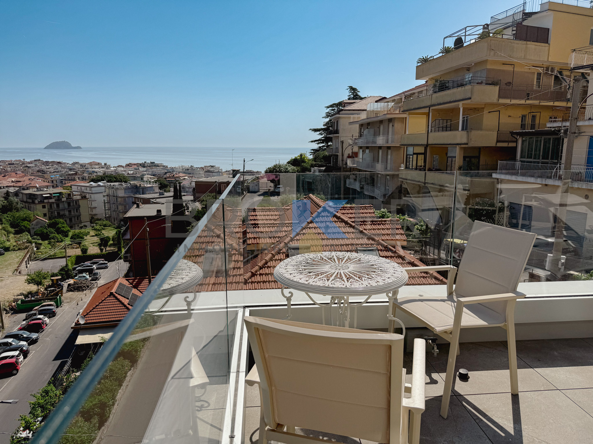Attico con terrazzo in via luigi borri 36, Alassio