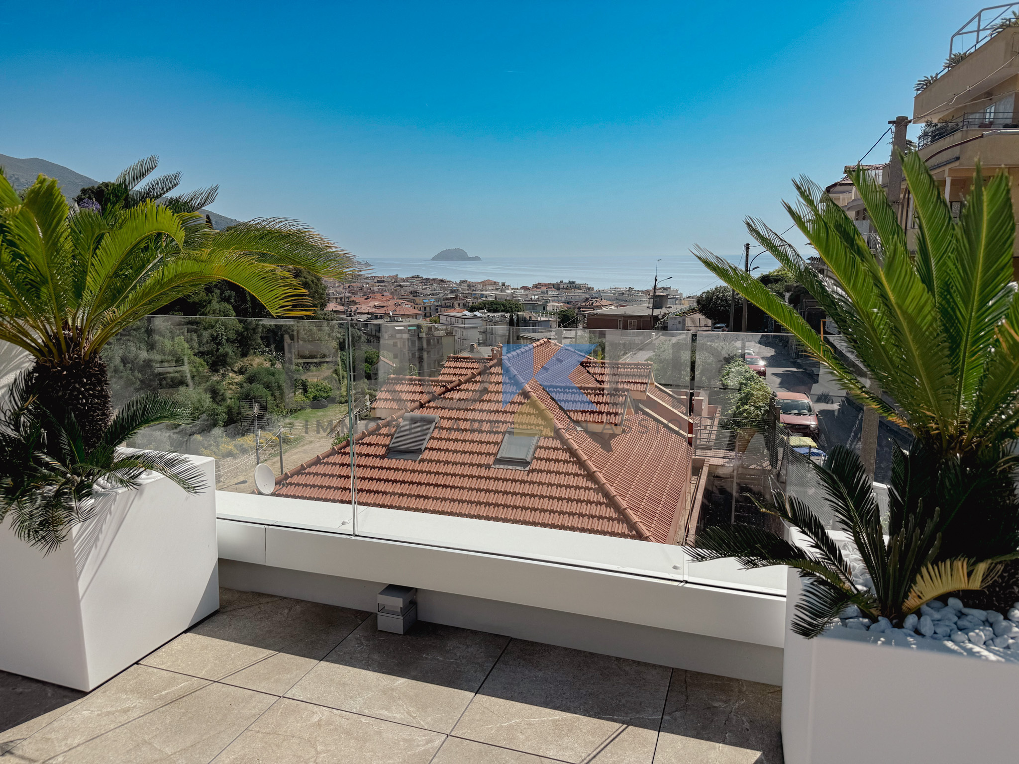 Attico con terrazzo in via luigi borri 36, Alassio
