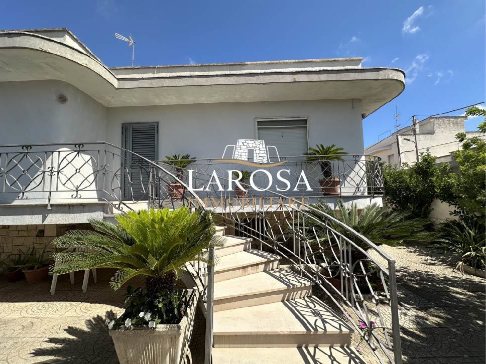 Casa indipendente con giardino in via giuseppe garibaldi 62, Melendugno