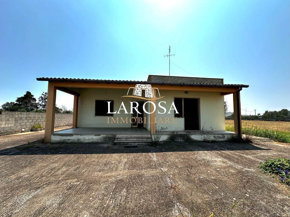 Villa con giardino in via primo levi 40, Melendugno