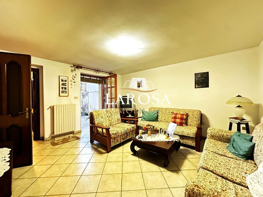 Casa indipendente con giardino in via a.de gasperi 168, Calimera