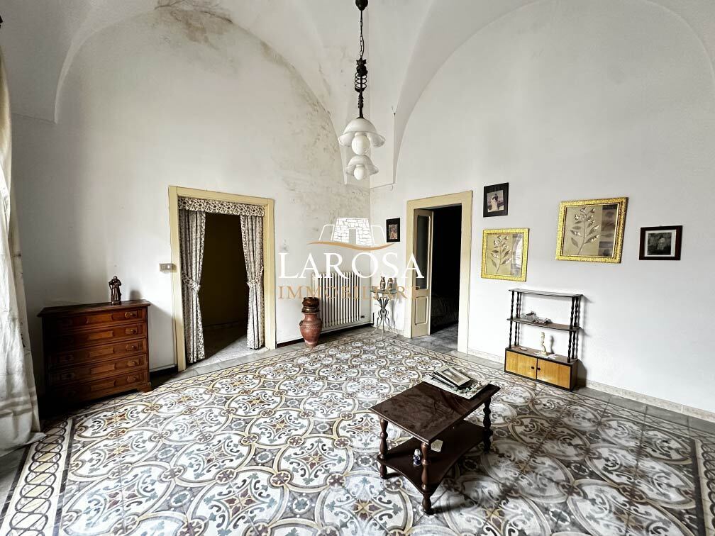 Casa indipendente con giardino in via f. crispi 17, Melendugno