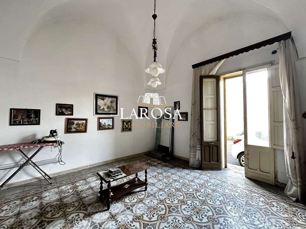 Casa indipendente con giardino in via f. crispi 17, Melendugno