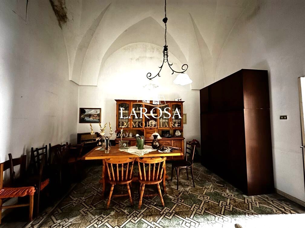 Casa indipendente con giardino in via f. crispi 17, Melendugno