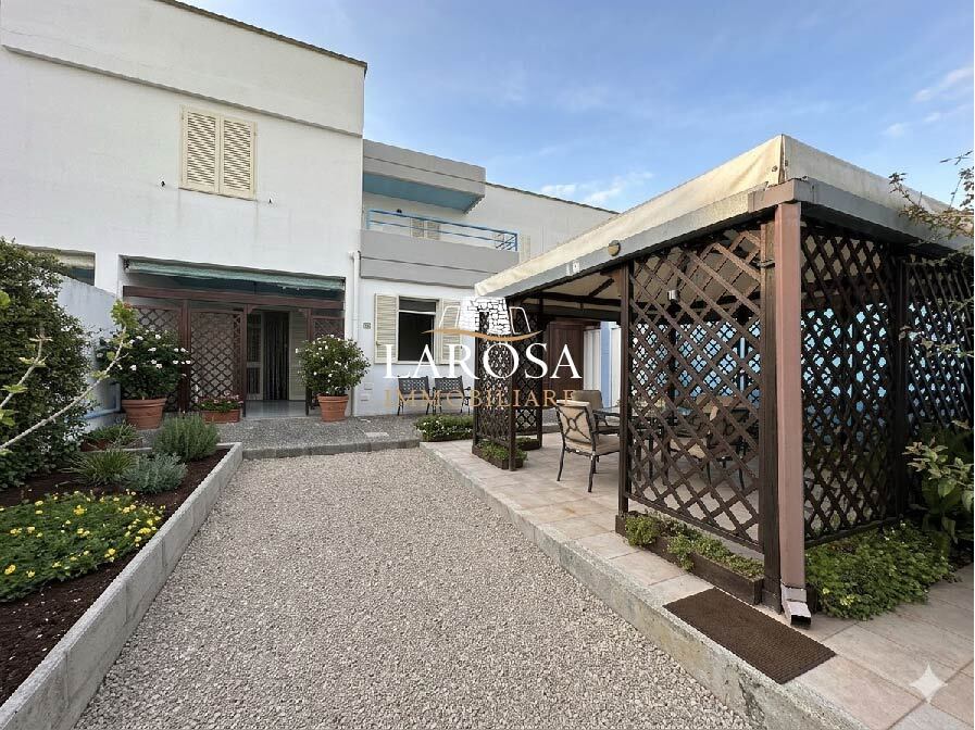 Quadrilocale con giardino in via tina pica 10, Melendugno